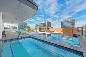 Great located unit/Private Balcony, Pool,Gym,Parking